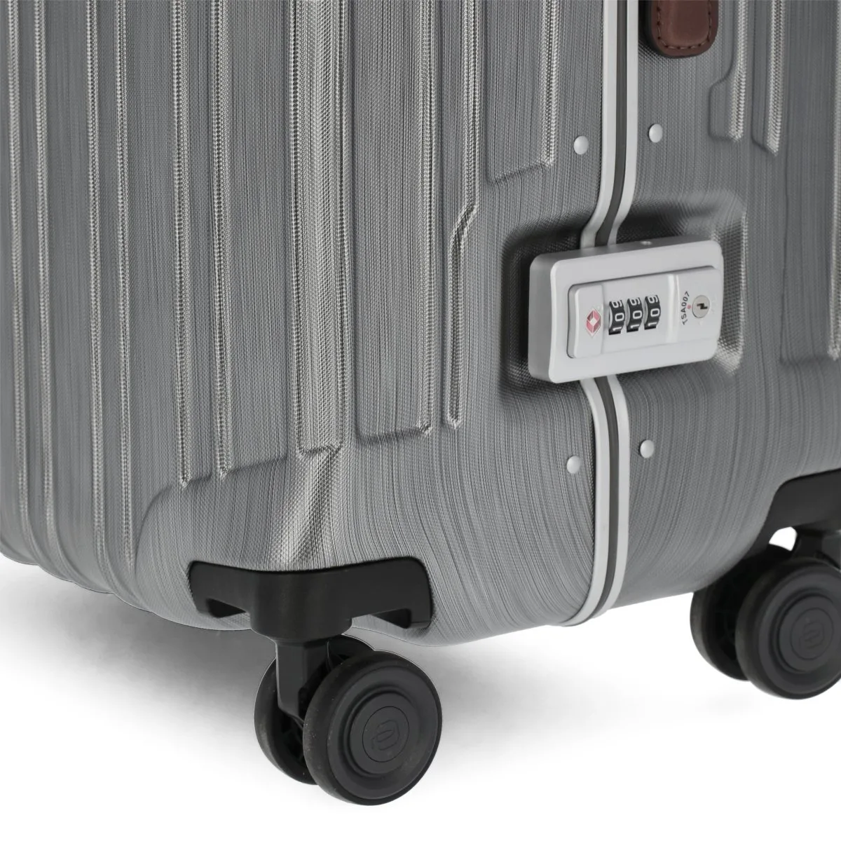 Piquadro PQ-Light - Ultra Slim Grosser Hartschalentrolley Schwarz/Leder 8 Piquadro PQ-Light - Ultra Slim Grosser Hartschalentrolley Schwarz/Leder – Bild 6